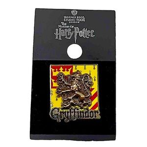 WARNER BROS Studio Tour London Harry Potter Gryffindor 3D Mascot Wizard Pin NEW